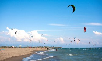 Počela sezona kajt-surfinga na Velikoj plaži