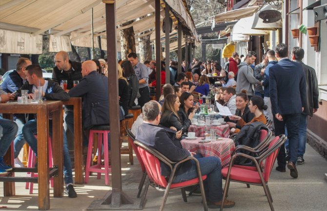 Stiglo proljeće, Podgorica prepuna šetača(FOTO)