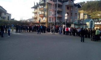 Bijelo Polje: Blokirali saobraćaj u znak podrške majkama(FOTO)