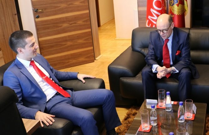 Bečić: Đukanović će promijeniti više stranih partnera kako bi zadržao ono što je nezakonito stekao