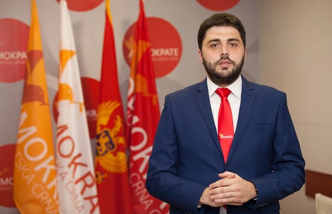 Martinović: Sanacioni plan po sistemu “narodu ništa, a tajkunima sve”