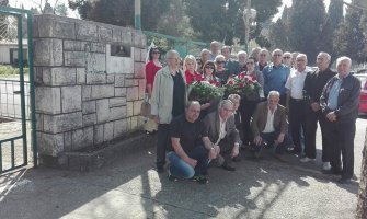 Položili vijenac na ulaz u kasarnu Masline u znak sjećanja žrtve NATO agresije