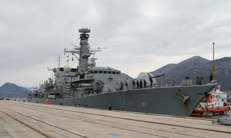 Fregata Kraljevske ratne mornarice uplovila u Luku Bar