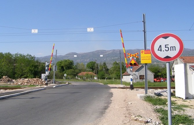 Pejović: Pružni prelazi ili Ruski rulet?