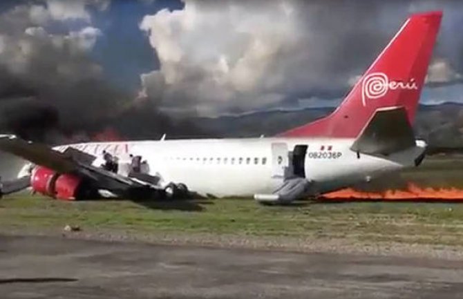 Peru: Avion sa 141 putnikom se zapalio i sletio s piste(VIDEO)