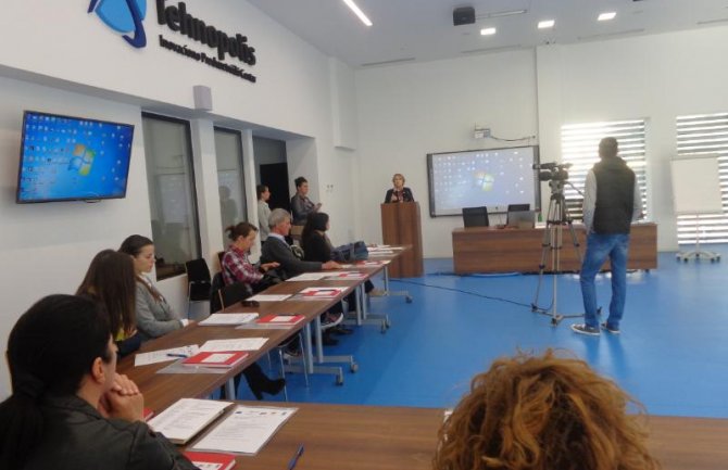 Većini žena u Crnoj Gori nedostaje podrška kako bi se pokazale u društvu