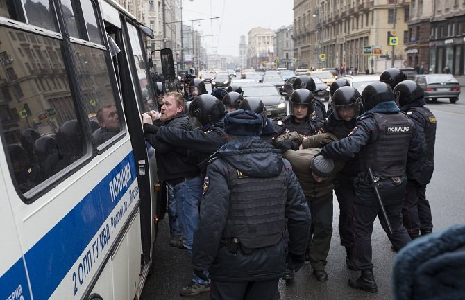 Ponovo protesti u Moskvi, uhapšeno više od 30 ljudi (FOTO)