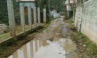 Šušanj: U dijelu koji ne podržava DPS loš put,nema vode ni kanalizacione mreže