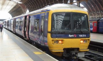 Djevojčica Dijana poginula dok je pokušavala da dohvati telefon sa šina (VIDEO)