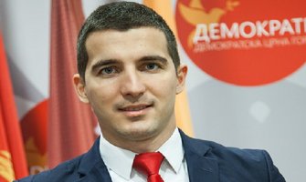 Bečić: Studenti moraju biti simboli otpora 