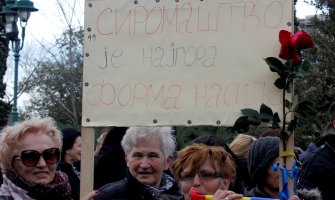 Spreman tekst tužbe zbog smanjenja naknada majkama