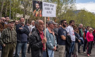 Protesti u PG: Ulazak u NATO pitanje rata ili mira, ovuda neće marširati tuđi vojnici