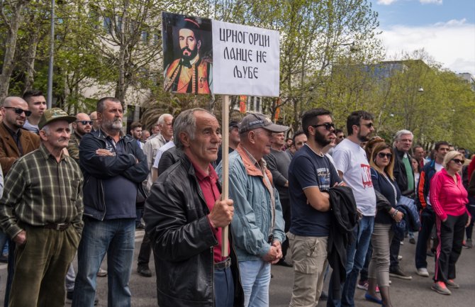 Protesti u PG: Ulazak u NATO pitanje rata ili mira, ovuda neće marširati tuđi vojnici