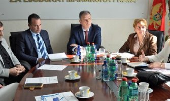 Naći najbolji model za eventualno uvećanje zarada zdravstvenim radnicima