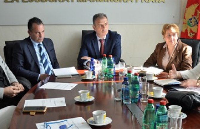 Naći najbolji model za eventualno uvećanje zarada zdravstvenim radnicima