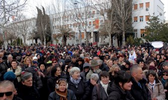 Majke ostaju bez naknada
