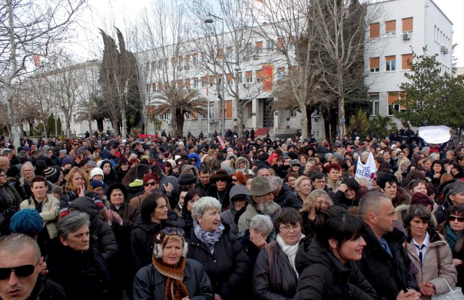 Majke ostaju bez naknada