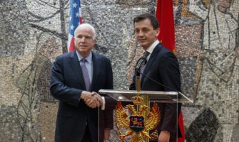 Mekejn u CG: Ovdje sam jer ponašanje Rusije nije prihvatljivo, važno je da obezbijedimo stabilnost