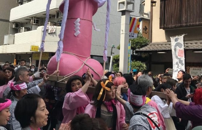 Festival čeličnog penisa u Japanu: Svijeće, čokolade, majice u obliku muškog polnog organa