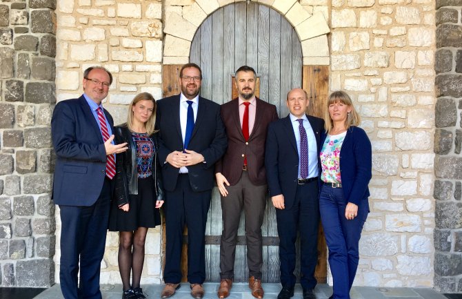 Bojkot Parlamenta ne odgovara demokratskim principima  