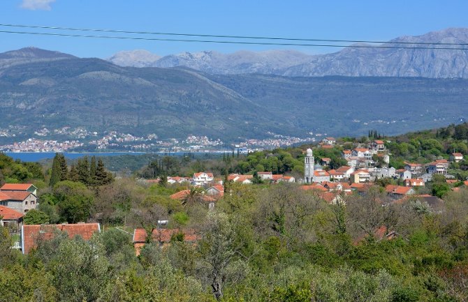 Luštica obezbijedila sprave za vježbanje u Radovićima