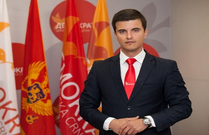 Šaranović: Niti je Bajčetiću nuđeno da pređe u Demokrate, niti mu je nuđena funkcija