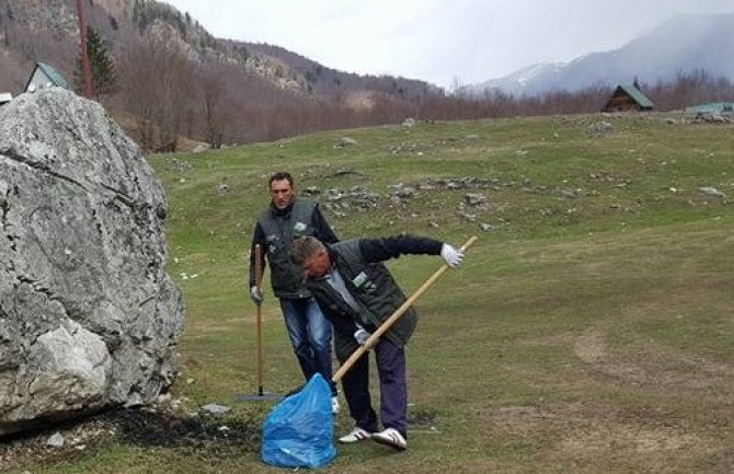 Zaposleni u NP Prokletije organizovali akciju čišćenja