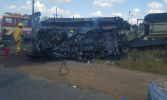 20 djece stradalo u sudaru kamiona i minibusa