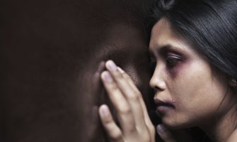 Ne okrećite glavu od žene koja je u nevolji, recite joj da ne trpi nasilje, da zaslužuje bolje