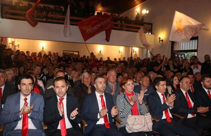 Bečić: Ko bježi od referenduma taj se boji naroda