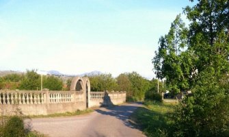 Tološi: Zbog mraka špricevi i smeće u dvorištima kuća, rasvjeta za podobne