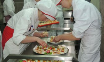 Osnovci najviše upisivali elektrotehniku i smjer za kuvare 