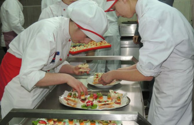 Osnovci najviše upisivali elektrotehniku i smjer za kuvare 