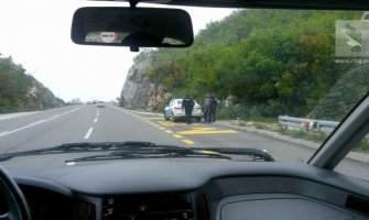 Pojačane mjere bezbjednosti na putu Podgorica-Cetinje: Policija i vodeni topovi