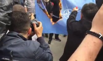 Zapaljena zastava NATO-a na Cetinju: Vazda bilo kukolja u Crnoj Gori, ali nikad kao danas