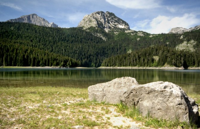 Sezona sportskog ribolova na Crnom jezeru počinje u nedelju