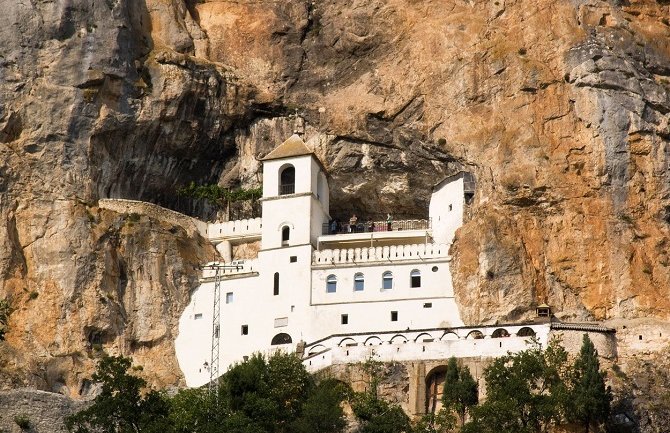 Osumnjičena da je iz suvenirnice manastira Ostrog ukrala novac i nakit