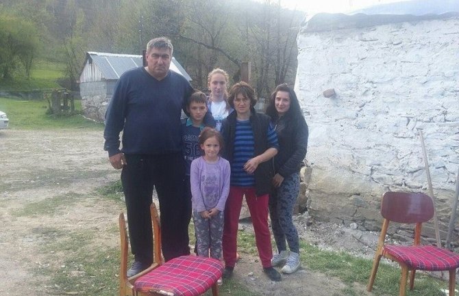 Šestočlana porodica Moračanin iz Tomaševa gradi novi dom
