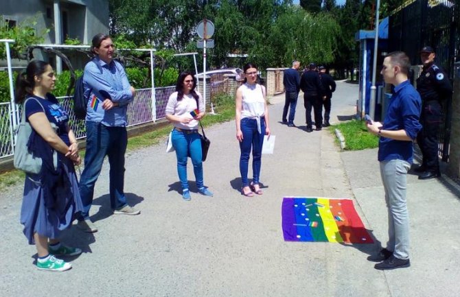 Protest ispred ruske ambasade zbog gej logora u Čečeniji