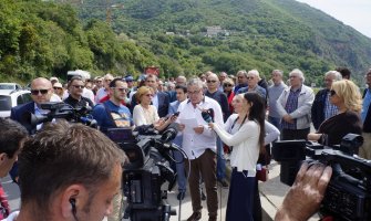 Održan veliki protest, zaustavljen saobraćaj i predate krivične prijave Specijalnom tužilaštvu