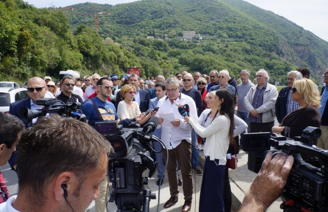 Održan veliki protest, zaustavljen saobraćaj i predate krivične prijave Specijalnom tužilaštvu