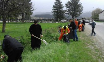 Berane: Vladika predvodio akciju uređenja grada