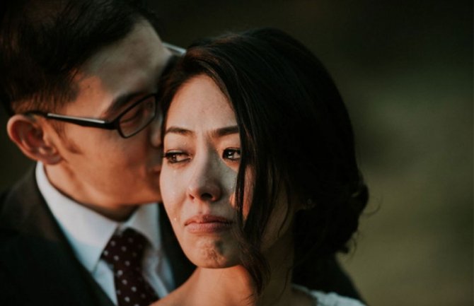 Ova fotogradija mladenaca je dirnula cijeli svijet: Evo šta stoji iza nje