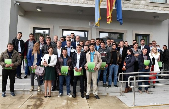 Po 10.000 eura za 44 mlada poljoprivrednika