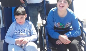 Potrebna pomoć za brata i sestru iz Ulcinja: Žele da nastave liječenje od cerebralne paralize