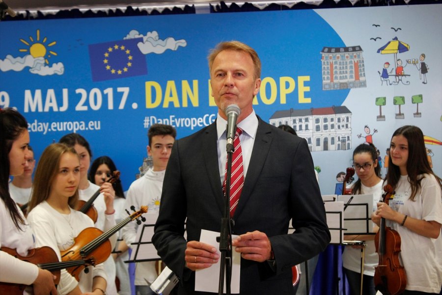 2017050922356293521883605Web