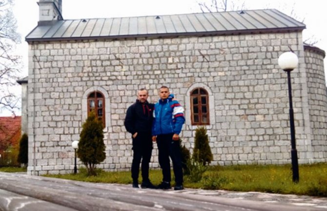 Beranci krenuli pješke na hodočašće prema Manastiru Ostrog u slavu preminulog druga