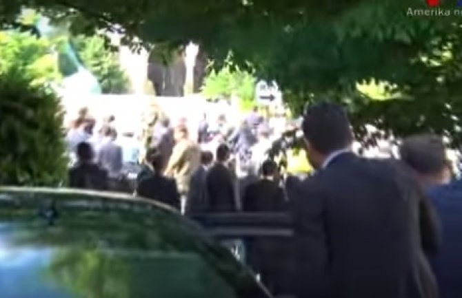 Vašignton: Erdogan posmatrao tuču svojih pristalica i protivnika(VIDEO)