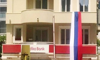 U Budvi trobojka od 8 metara: Menadžer opštine istakao zastavu, pa saslušan u policiji