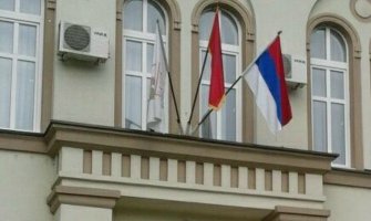Berane: Srpska trobojka na opštinskim institucijama